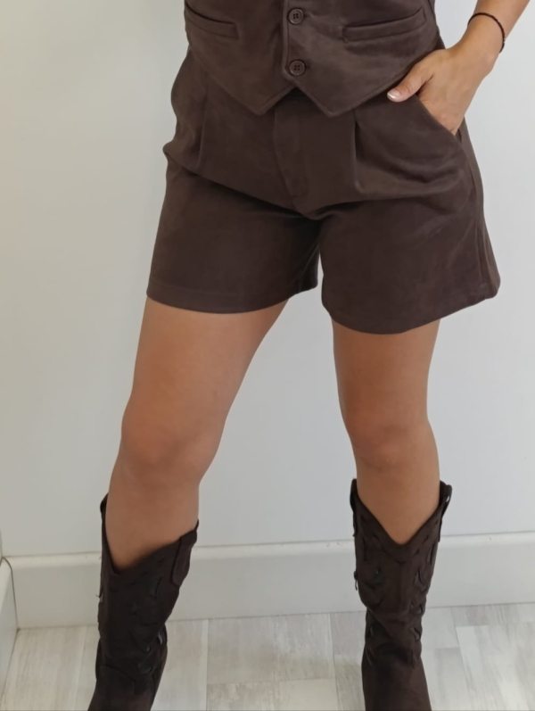 Short Antelina